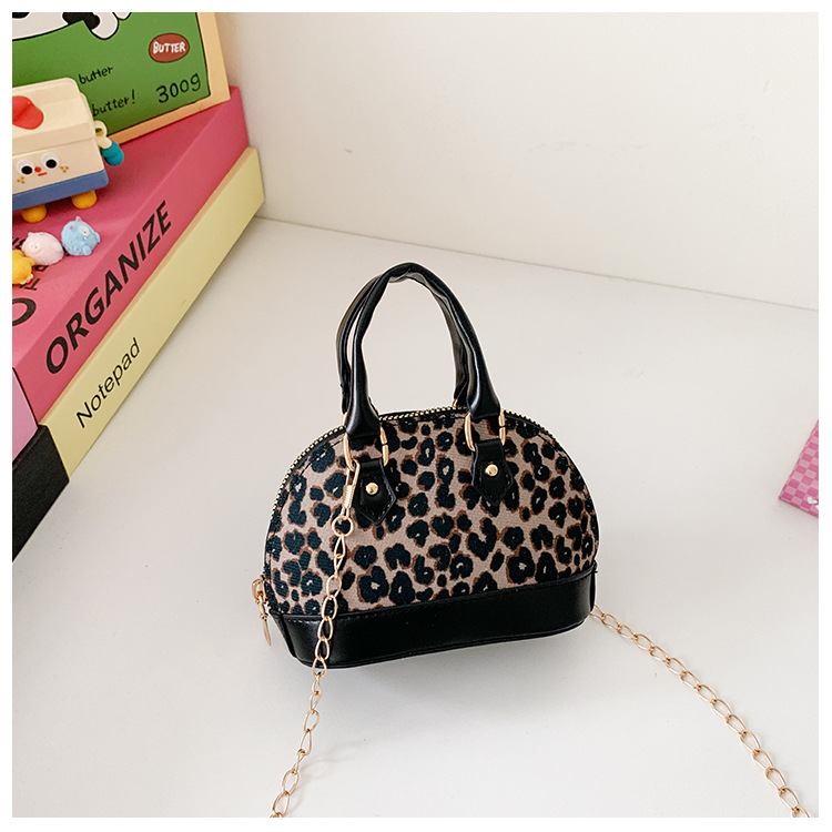 Exquisita y compacta bolsa de niña estampado leopardo extranjero mini bolso de cadena bebé nuevo estilo coreano bolso de conchas para niños