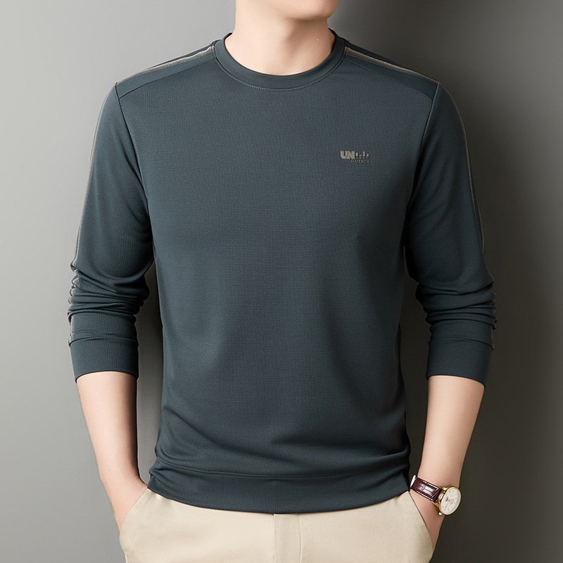 Fashionable and simple crew neck pullover base layer shirt for middle-aged and young men, high-quality casual and versatile top, 26 years of spring and autumn.
