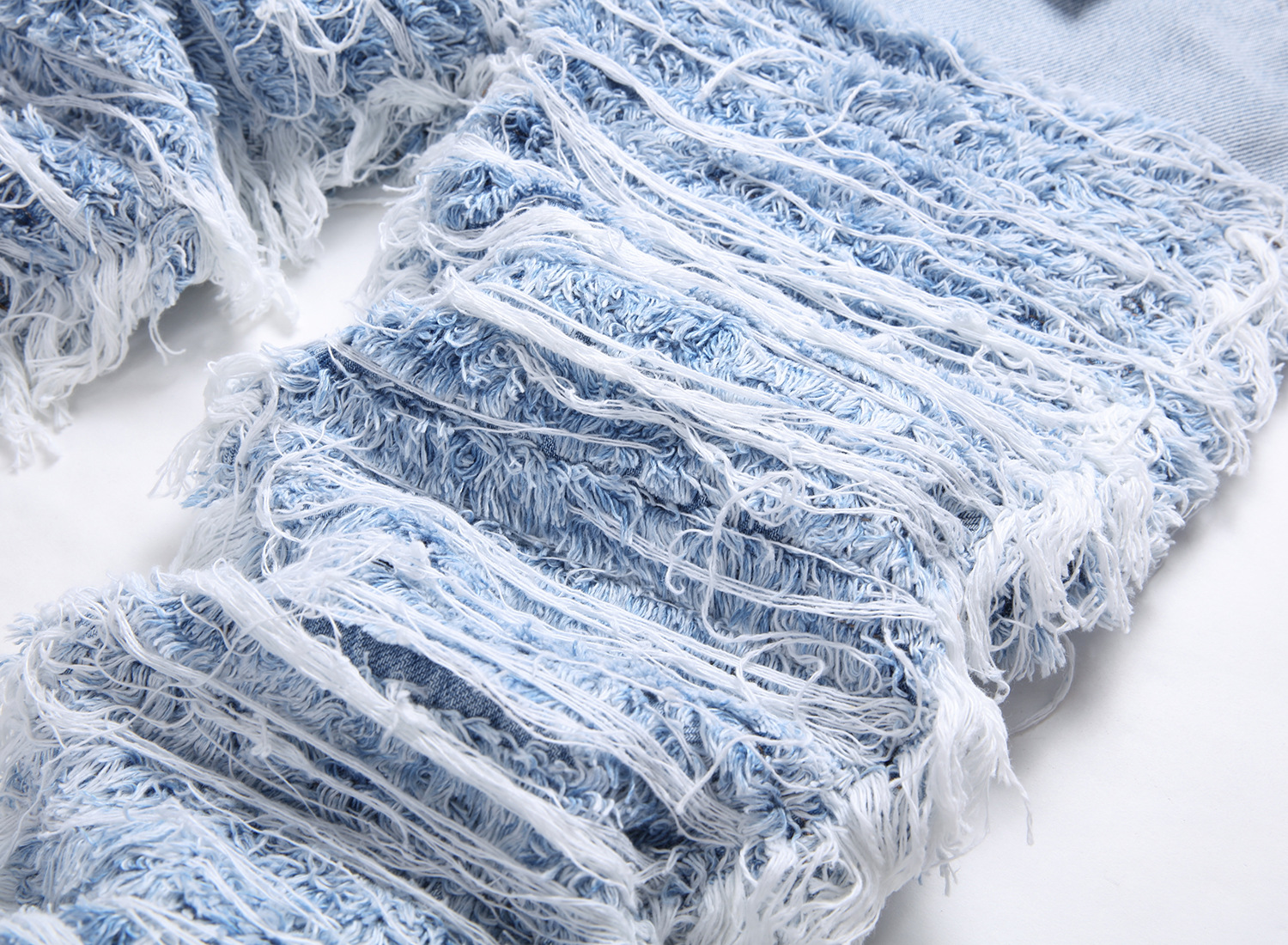 Herrenbekleidung - Trendy, strapazierfähige, gestapelte, lockere Hose mit Quasten, bestickten Haarschnitten und Schnurrbart-Jeans mit lockerem Saum für Männer_voghion.com