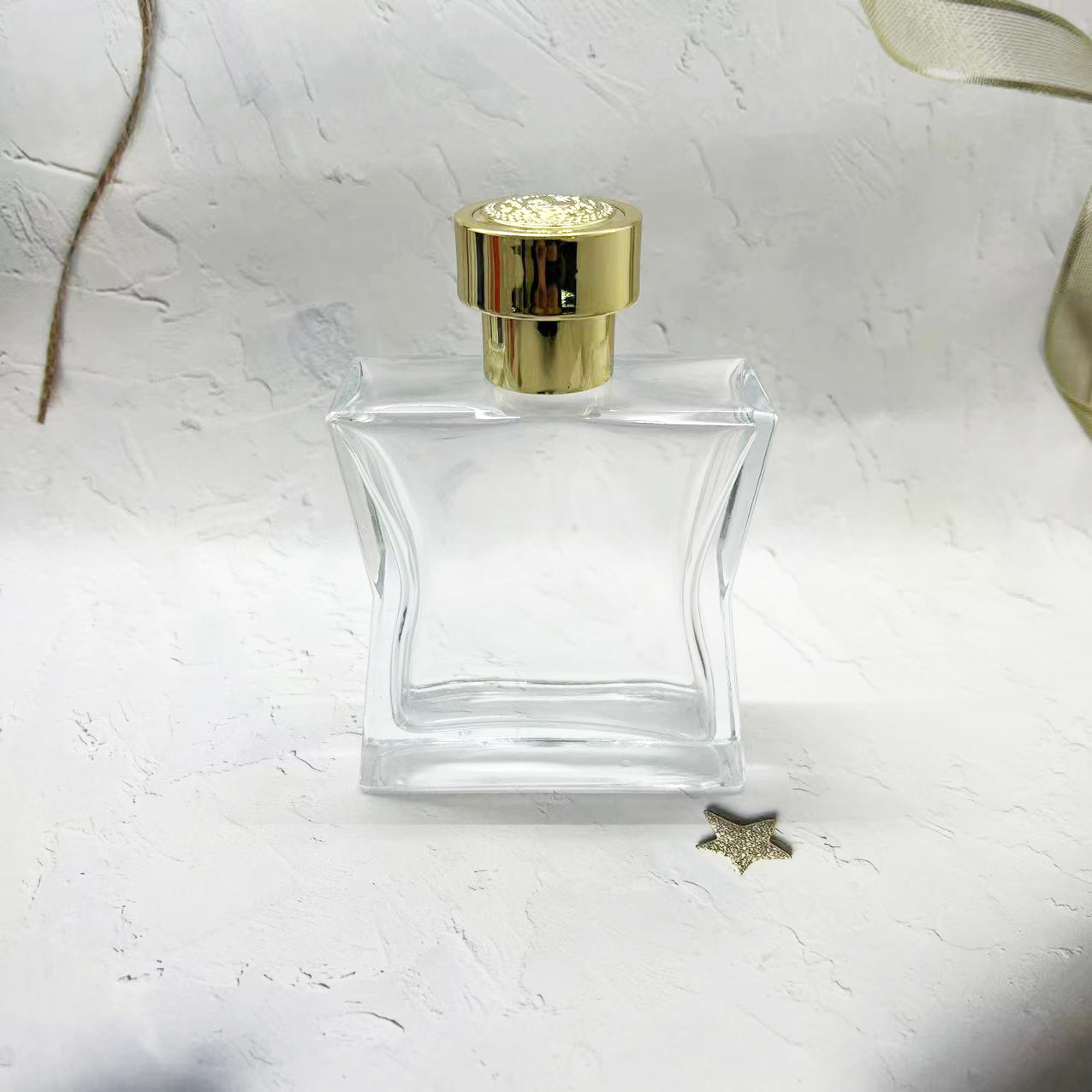 现货供应高端香水瓶100ml收腰扁玻璃四角喷雾空瓶子化妆品分装瓶