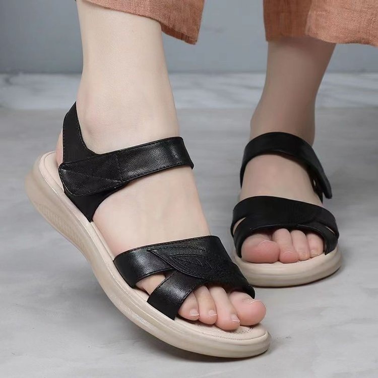 Sandalias de tendón de vaca para madres con base plana de verano nuevo estilo versátil para usar cómodas sandalias ligeras de mediana edad velcro image 4