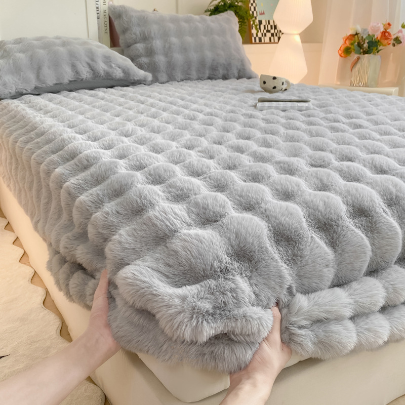 Cama de conejo de peluche una sola pieza de caño y invierno más cubierta de cama de peluche gruesa leche de coral colchón de peluche cubierta de protección 2025 nuevo