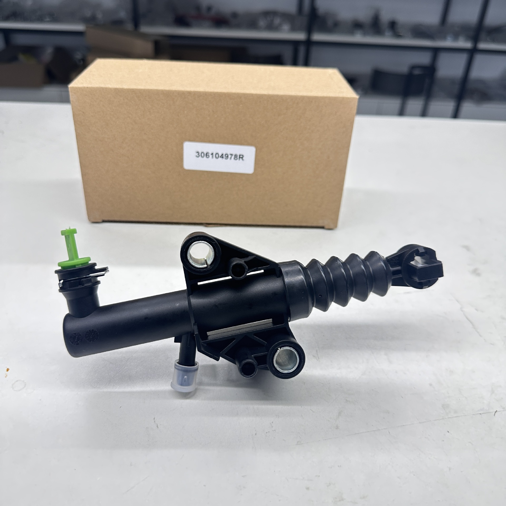 Suitable for Renault clutch master cylinder 306104978R