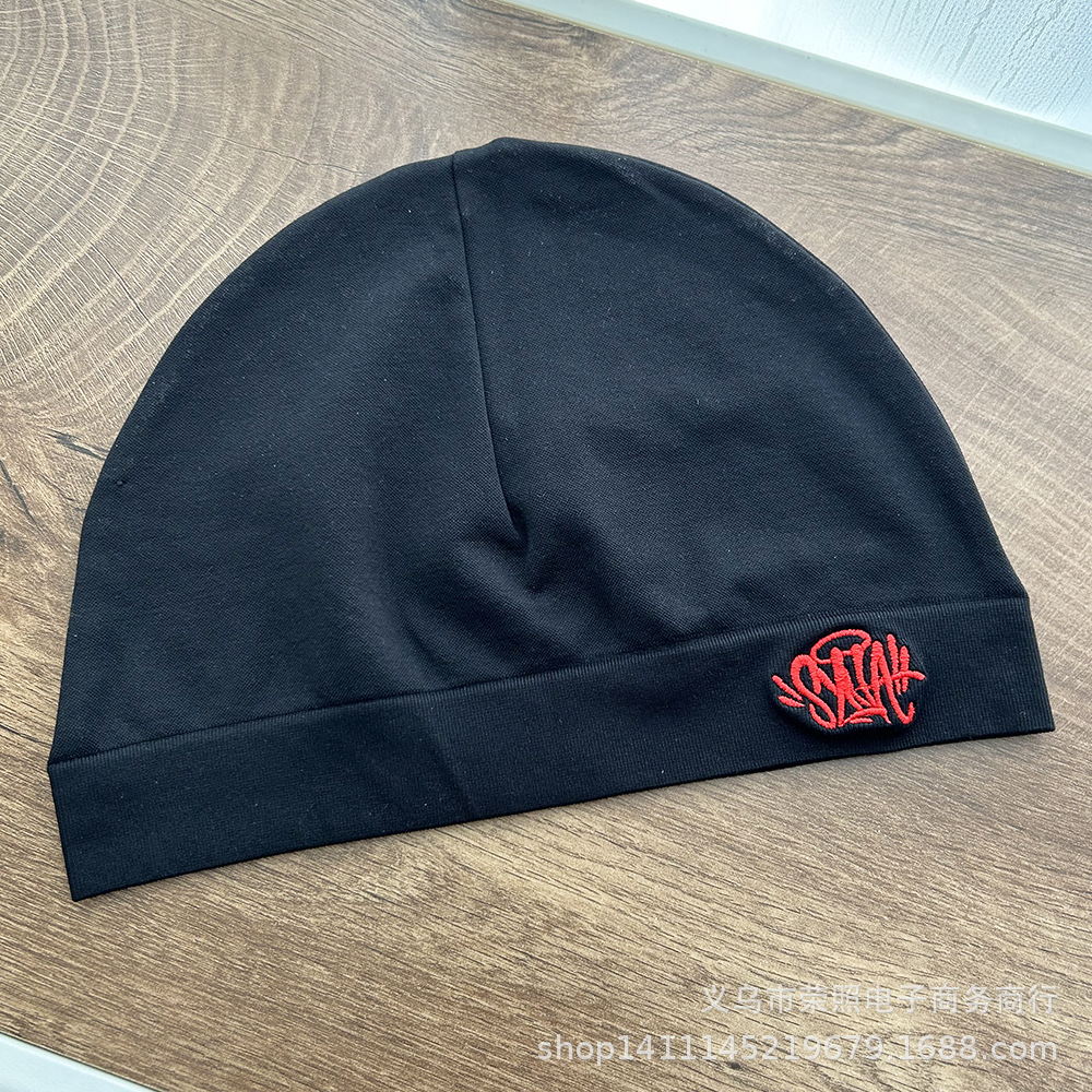Syna World Logo Skull Beanie Black Red