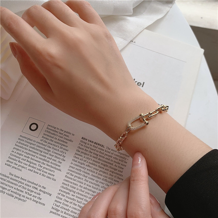 Anniversary, Business, Travel Occasion Alloy Material Geometric Pattern Geometric Artificial Gemstones Alloy Chain & Link Bracelets Wholesale