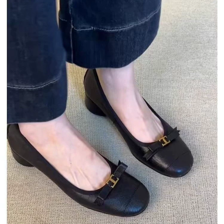 Мягкая кожаная версия ~ Маленькая золотая пряжка ретро туфли на толстом каблуке женские туфли с мелким ртом