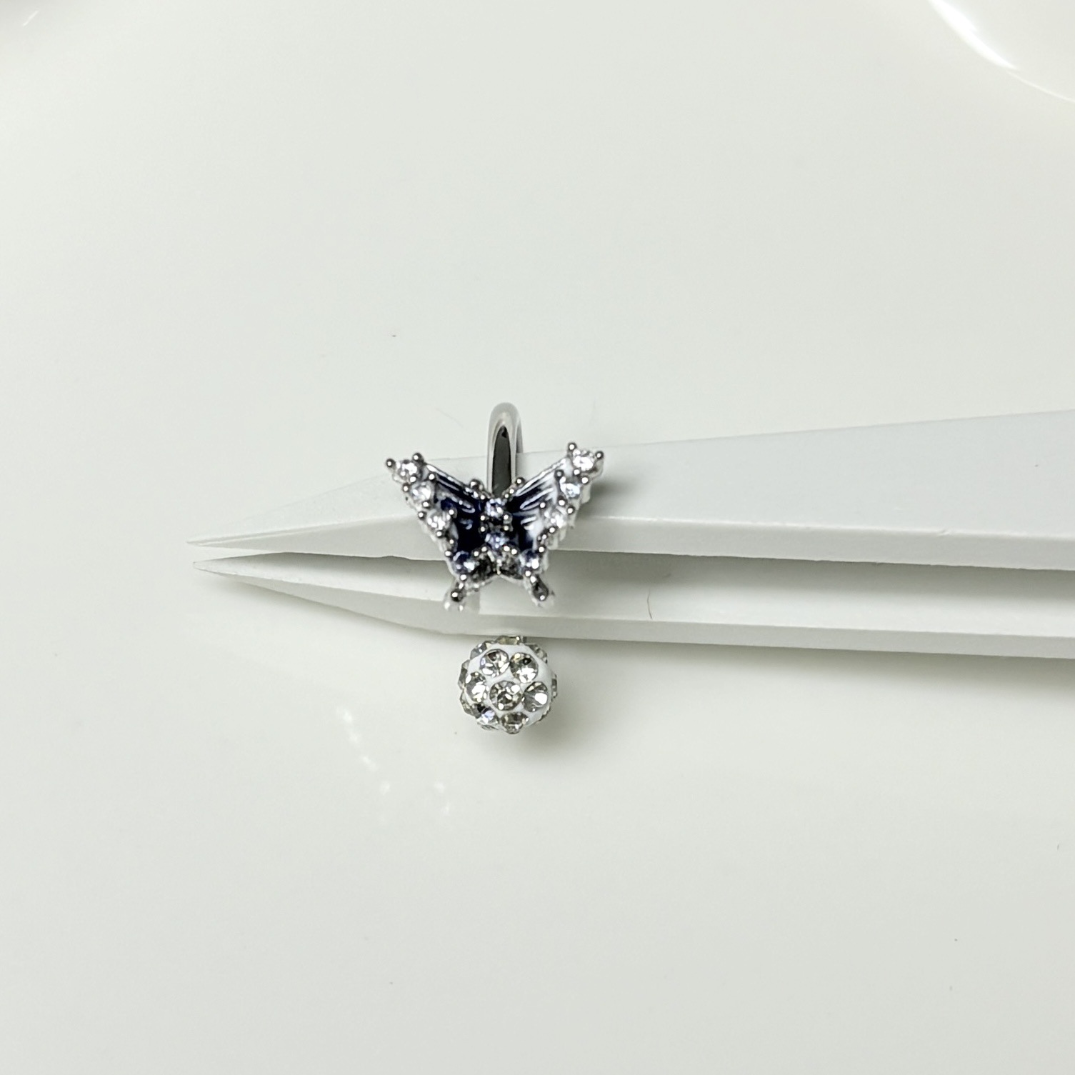 16G labret stud size and finish detail