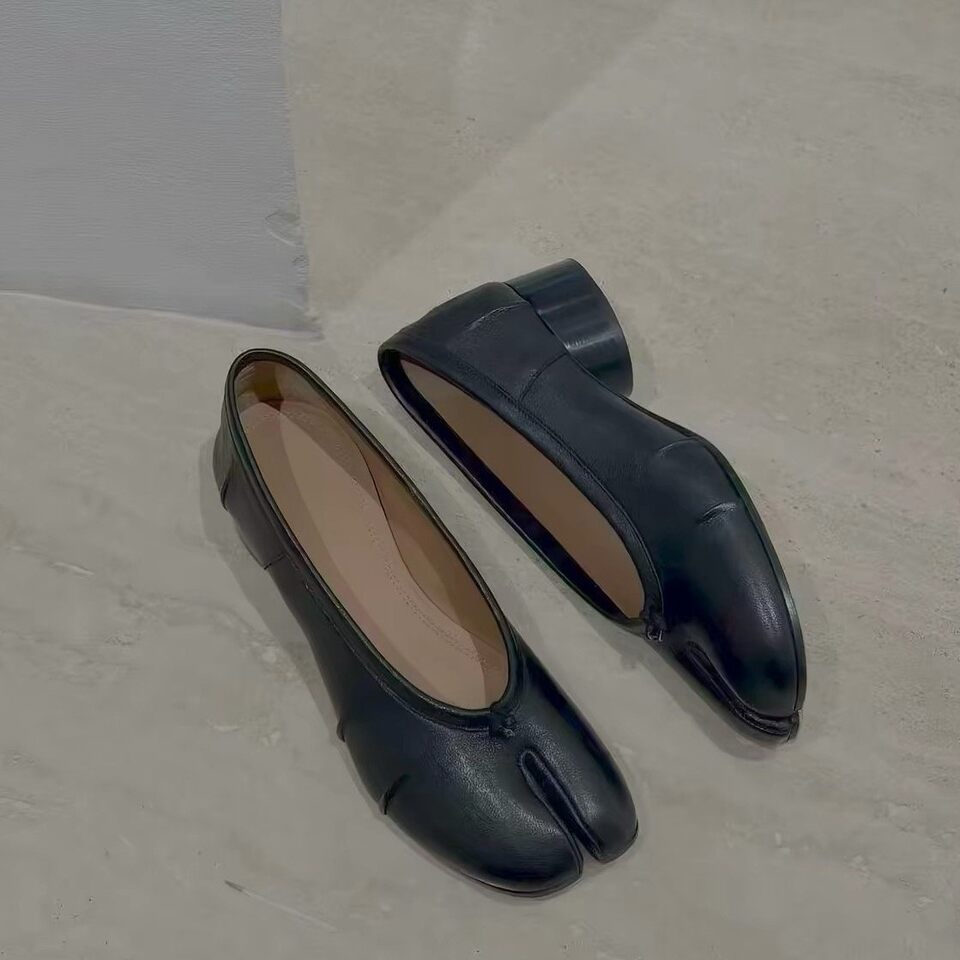 Giày Mary Jane mũi tách ngón gót vuông 3–6 cm da bò hai lớp — màu đen