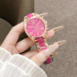 镶边多盘计时手表亮粉色表盘罗马刻度间粉表带时尚吸睛石英腕表