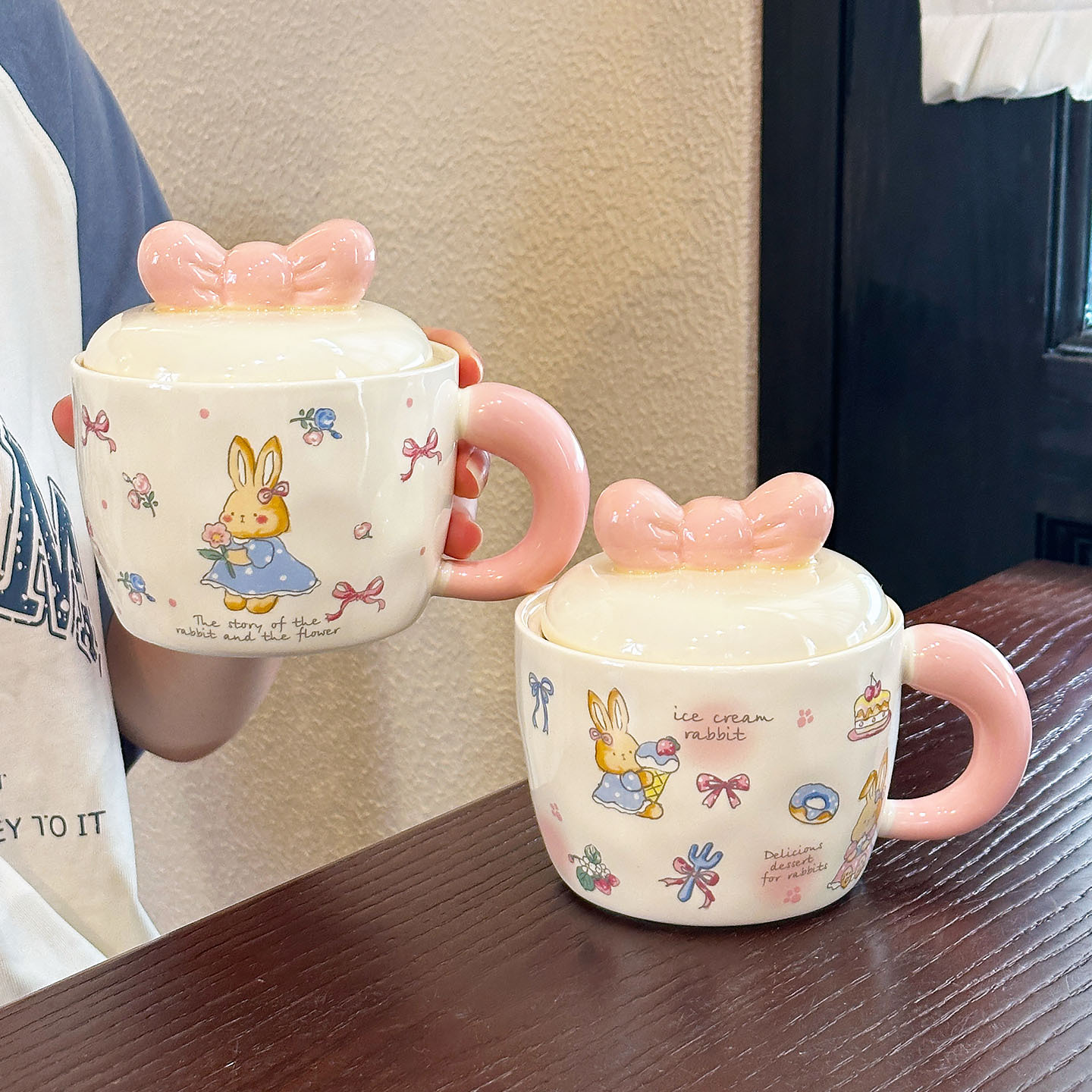 Conejo encantador taza de cerámica con tapa de alto valor facial regalo de pareja taza de agua de dibujos animados taza de café doméstica