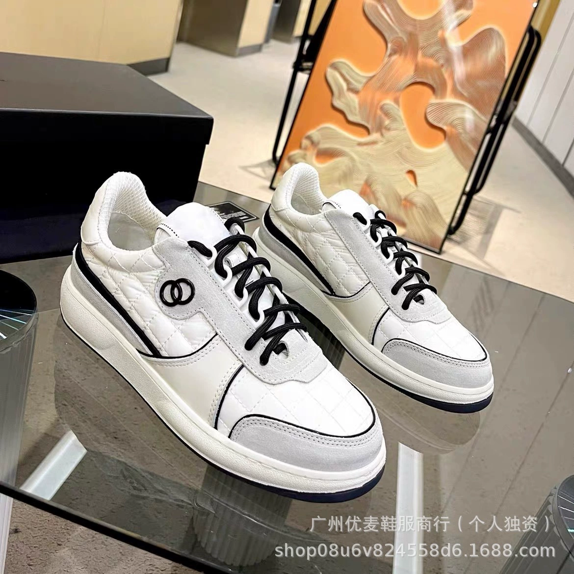 Высокая версия Xiao Xiangfeng 2024 осень и зима маленькие белые туфли женские белые черные шоу линии нишевые дизайн повседневные спортивные кроссовки