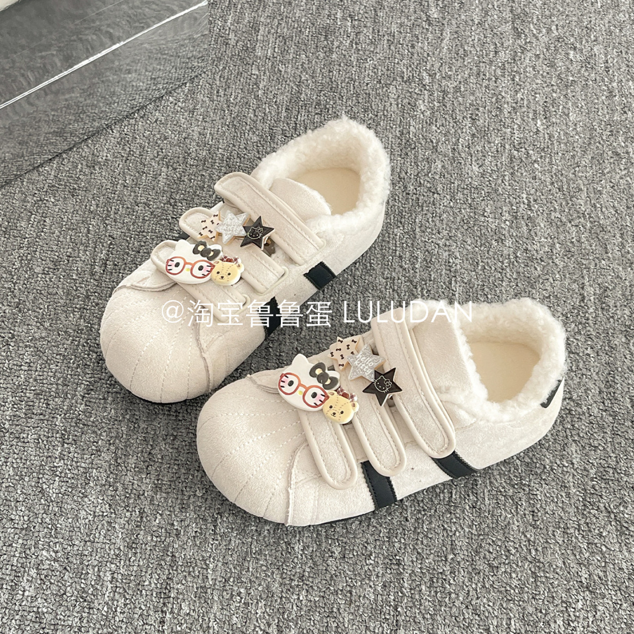 Concha cabeza velcro de entrenamiento de otoño invierno 2025 nuevo aumento de caída deportes de caña casual zapatos de fiesta de estudiantes pequeños blancos