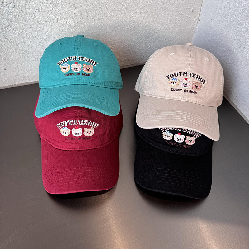 Sombreros de lengua bordados de dibujos animados coreanos para mujeres primavera y verano casuales versátiles parejas de estudiantes vino rojo sombrero de béisbol moda