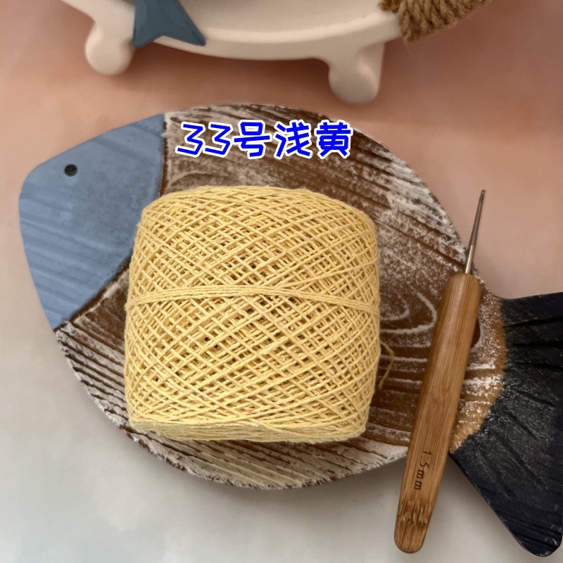 Светло-желтый