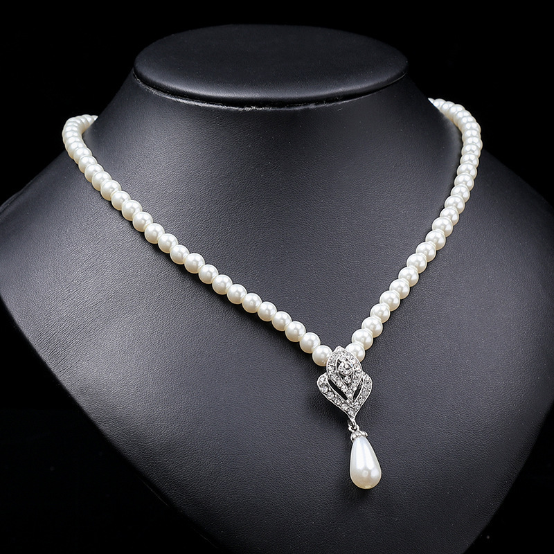 Collier pendentif fleur de rose avec perles et pompons style chic_voghion.com