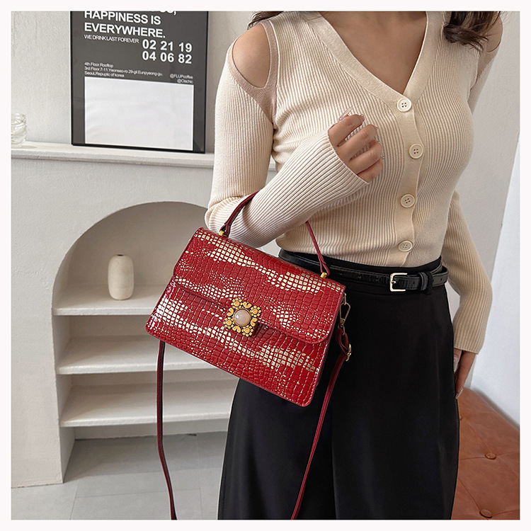 Sınır ötesi doku çanta 2023 erken sonbahar yeni kadın çantası kişiselleştirilmiş kertenkele desen omuz çantası rugan parlak çapraz çanta_voghion.com