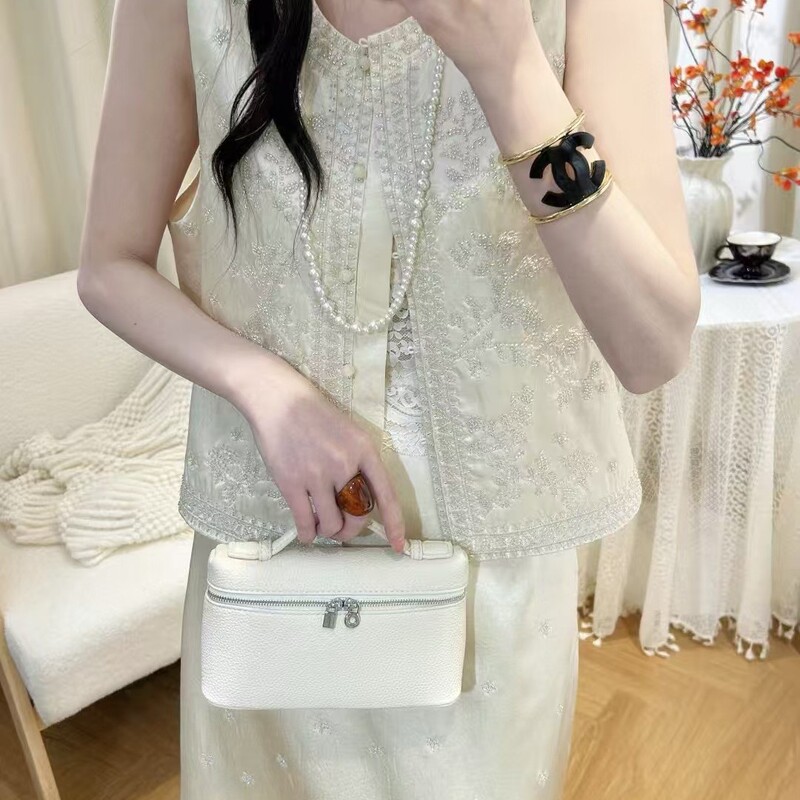 Factory Direct Sales 2026 New Lp Bag Lunch Box Bag Single Shoulder Crossbody Handbag Simple Fashion Lightweight Square Small Bag Factory Direct Sales 2026 New Lp Bag Lunch Box Bag Single Shoulder Crossbody Handbag Simple Fashion Lightweight Square Small Bag