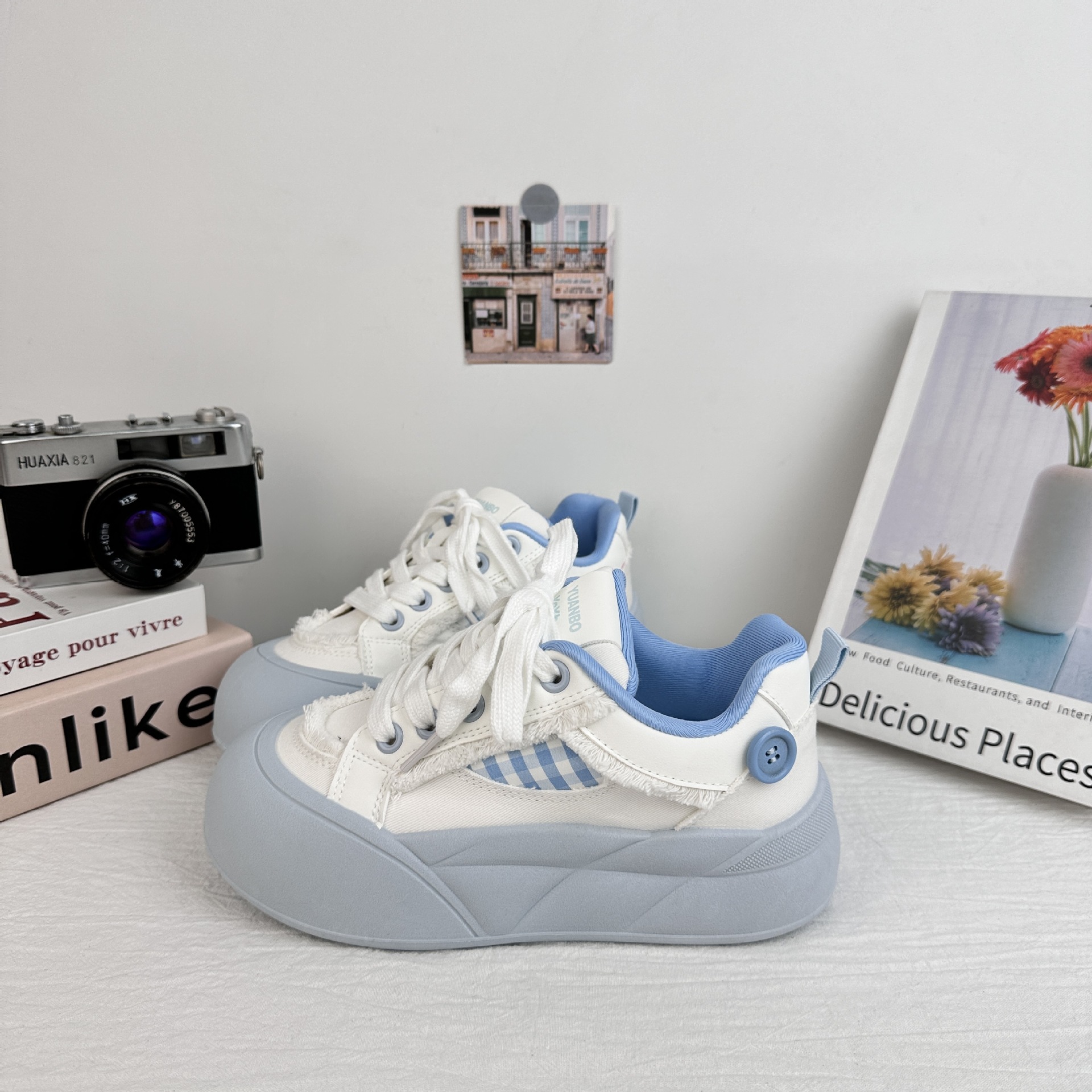 Zapatos de puff con patrón ondulado distante para mujeres 2025 nicho de verano, zapatos blancos pequeños, zapatos de suela gruesa, zapatos de pan lindos