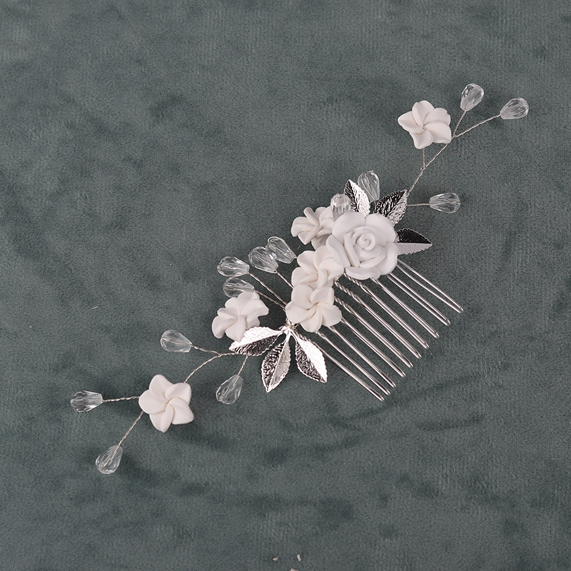 766 흰 머리 빗 하나