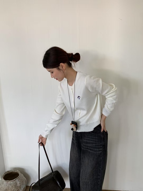现货狗狗刺绣针织开衫舒适软糯圆领长袖上衣25秋新款送狗狗挂件|undefined
