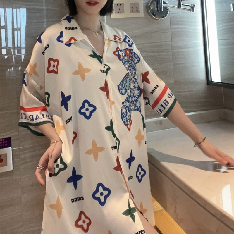 Pajamas de seda de imitación vestido de mujer dulce caricatura oso hielo seda casa camisa pijama vestido en vivo