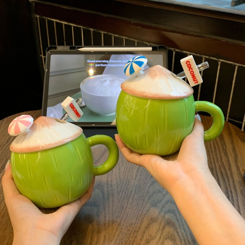 クリエイティブでかわいいセラミックウォーターカップ、蓋とストロー付き、大容量のコーヒーミルクドリンクサマーココナッツマグ|undefined