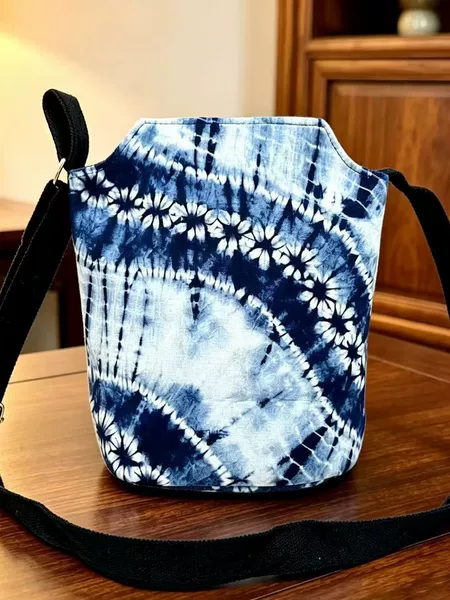 New ethnic-style Yunnan blue and white tie-dye shoulder bag, casual and artistic fabric bag, perfect for travel