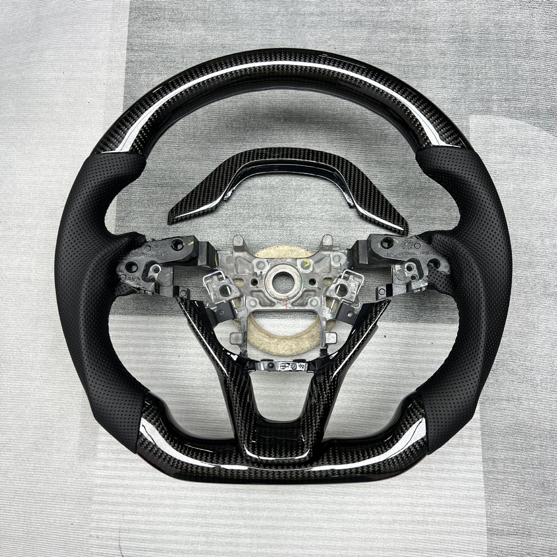 Manufacturer's Hot-Selling Custom Car Steering Wheel Suitable for Honda 10Th Generation Accord Carbon Fiber Steering Wheel Modification and Processing