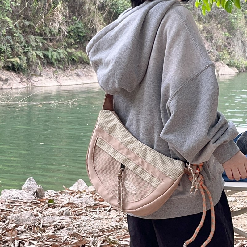 Versión coreana del hermoso bolso de hombro para niño pequeño, estilo occidental, letra de moda, bolso de mensajero para bebé, bolso deportivo para niños