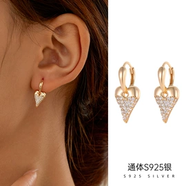 戒指;耳钉;手链