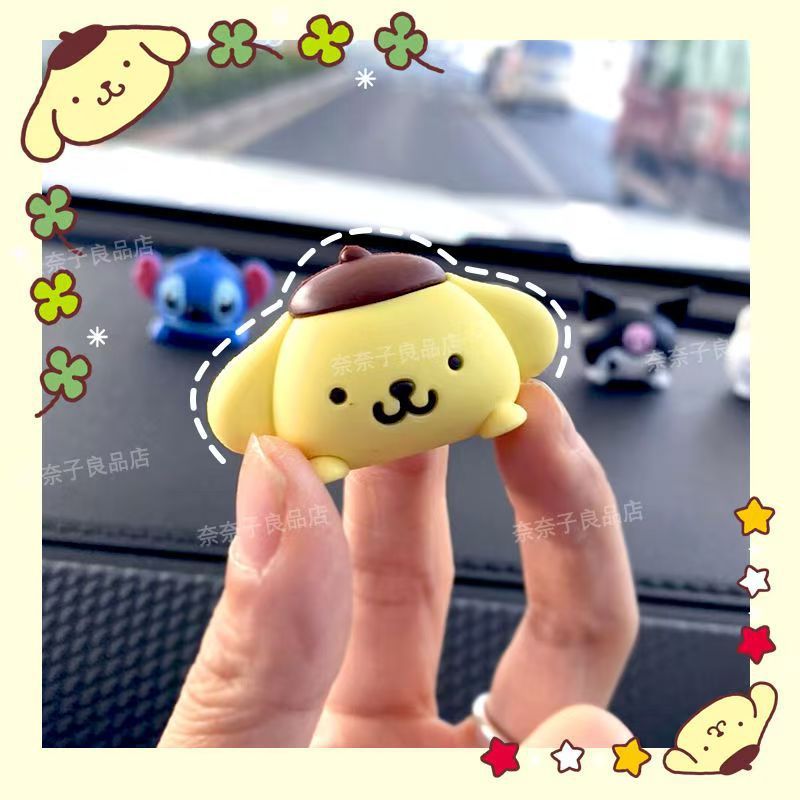 車のアニメのかわいい置物のネットの赤い爆発の車の吹き出しは車内の中で台の用品の防水の日よけを飾ります。|undefined