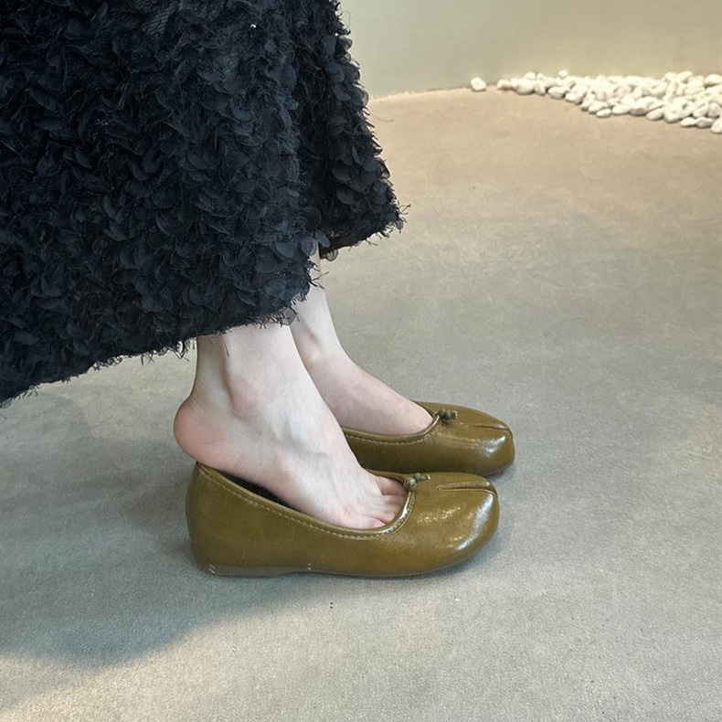 여성용 내부 5CM 두꺼운 밑창 스플릿 토 엄지 돼지발톱 신발 2024 봄, 가을 부드러운 가죽 비니 신발 플랫 밑창 말발굽 신발