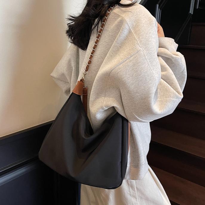 Bolso de axila simple de comercio exterior femenino 2025 nueva versión coreana de la bolsa de mensajero de viaje de trabajo bolso de alta capacidad de ocio