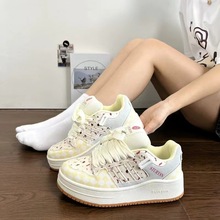 小众蔓越莓面包鞋女2025年秋季新款原创小白鞋厚底显脚小休闲板鞋