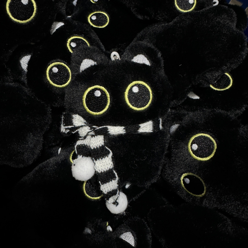 전신 검은 고양이 + 흑백 스카프