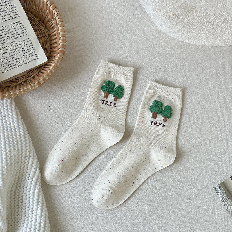 Primavera y verano chicas lindos calcetines de dibujos animados calcetines japonesas leche blanco punto de hilo calcetines al por mayor