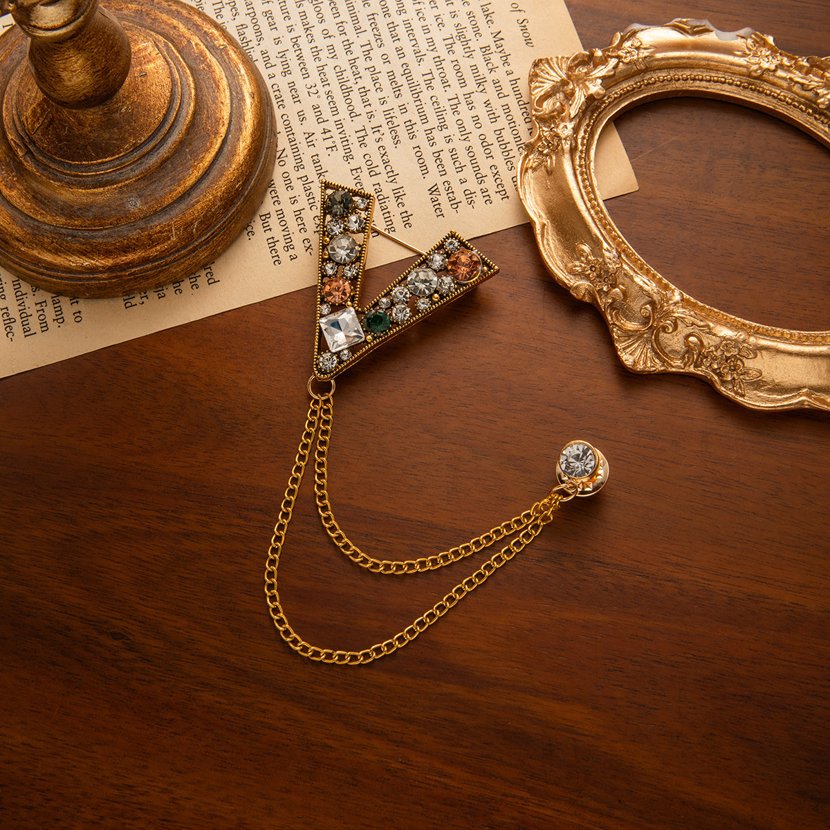 Broche v strass élégante broche de luxe pour femme_voghion.com