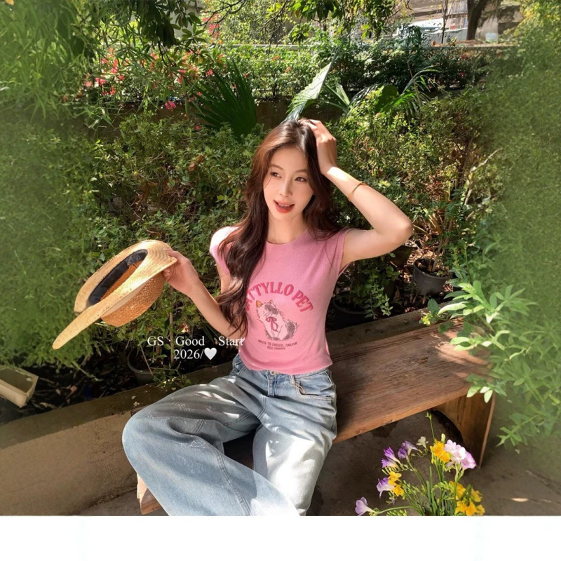 Direct Sale of Ice Silk Knitted Casual Fashionable Fun Printed Cartoon Spicy Girl Knitted Top, Slim Fit, Short Style, Gentle