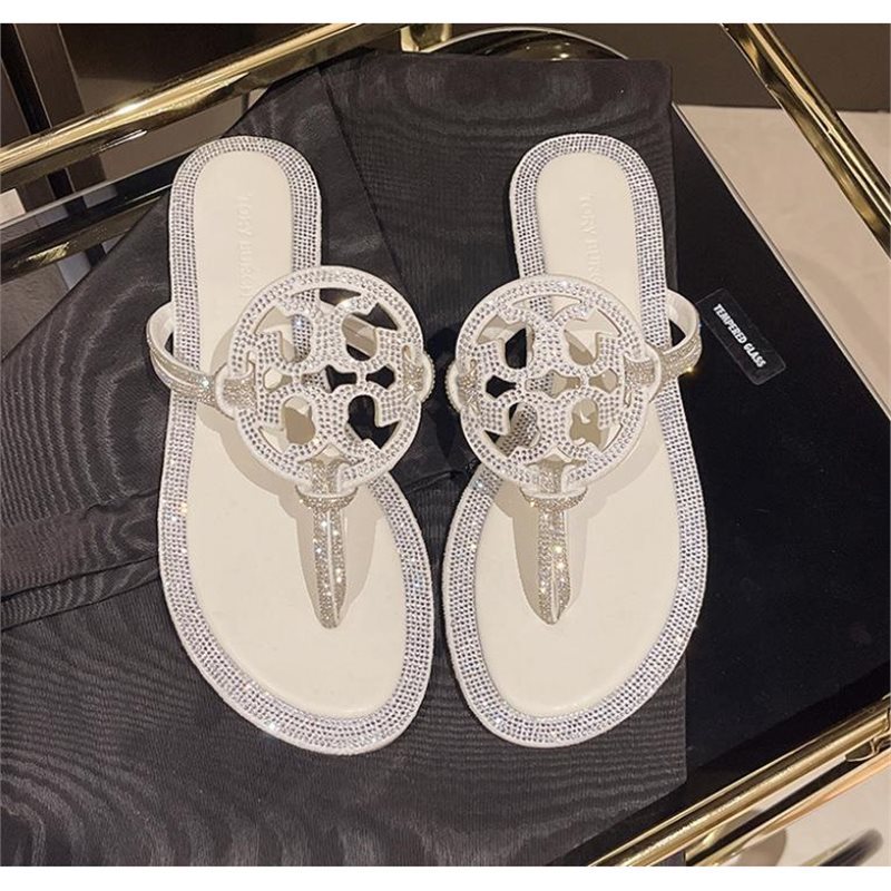 Zapatillas de diamantes de imitación para mujer Sandalias y zapatillas de playa con clavos de sauce de diamantes Comercio exterior transfronterizo zapatos de mujer de gran tamaño TB chanclas slippers