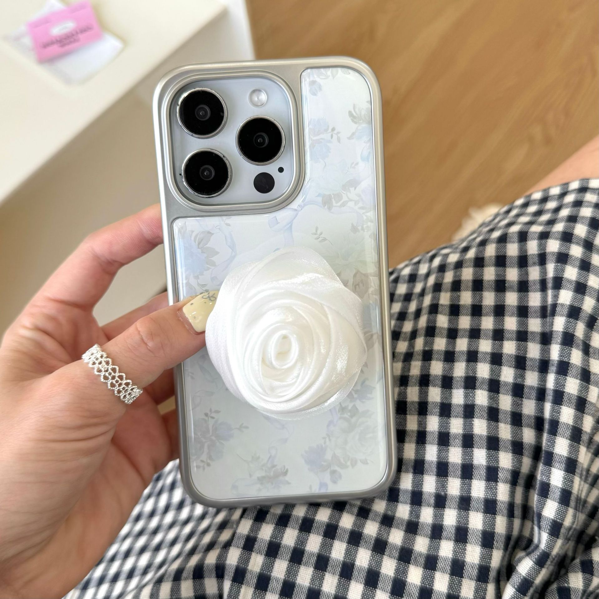 Mariposa floral retro coreana para Apple 15/16 funda para teléfono móvil 14ProMax flor 13 nuevo 15Pro femenino 16