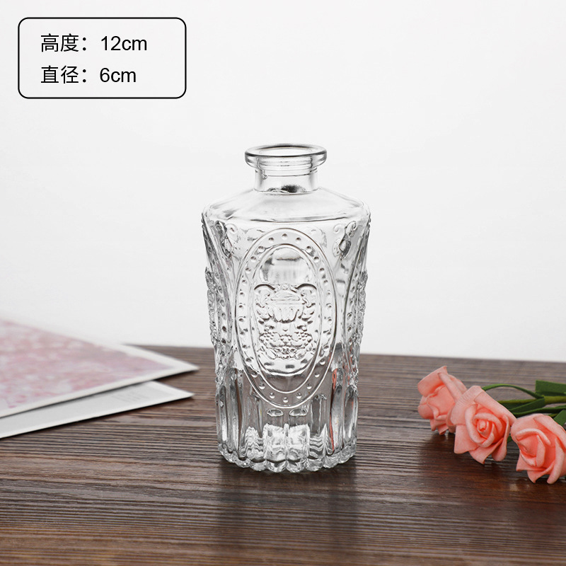 Transparent glass vases for decorating dining tables, home