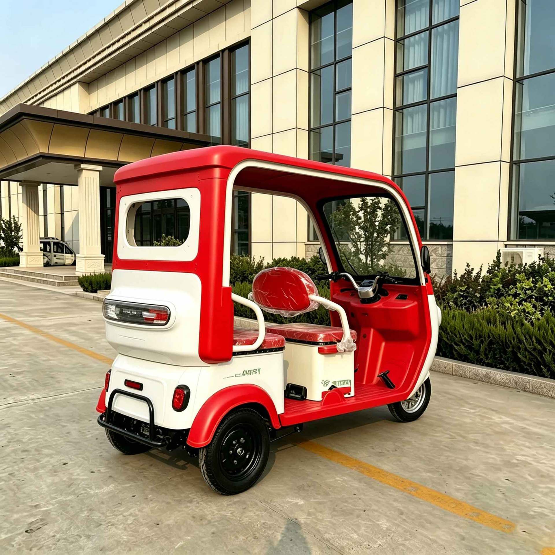 Fuel-Powered Three-Wheeled Vehicle with Canopy for Passenger Transport, Specifically for the African Market, Cross-Border Export Mobility Scooter, Comfortable Model