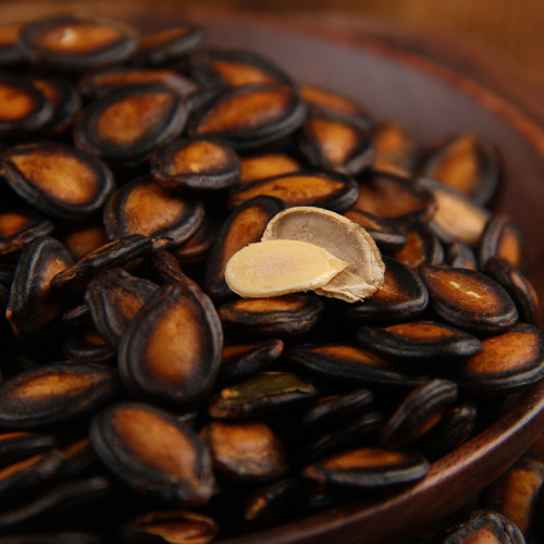 Jinlong Fried Nuts Watermelon Seeds Sunflower Seeds Pumpkin Seeds 18 Cans/Box Packaged Popular Leisure Snacks Local Specialty