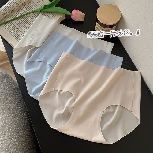 Peach-shaped, seamless ice-silk panties for girls—summer, ultra-thin, breathable, with a sheer, bare-feel design, featuring a pure cotton crotch and a mid-rise waist, perfect for youthful, short-style briefs.