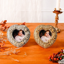 古典欧式爱心形玫瑰立体玫瑰花纹树脂材质相框，用于家庭照片展示