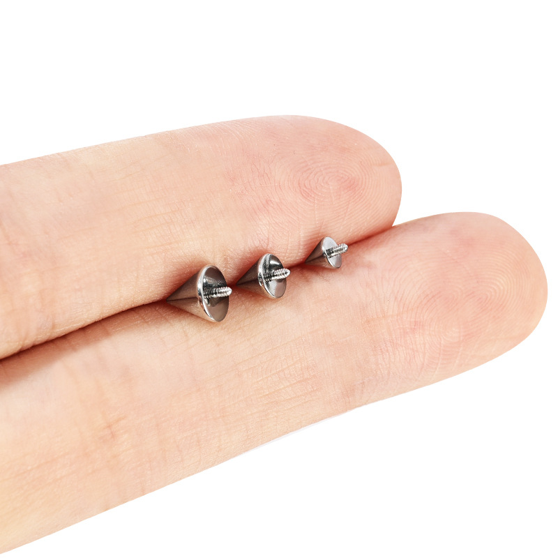 Pointed titanium steel lip stud product view
