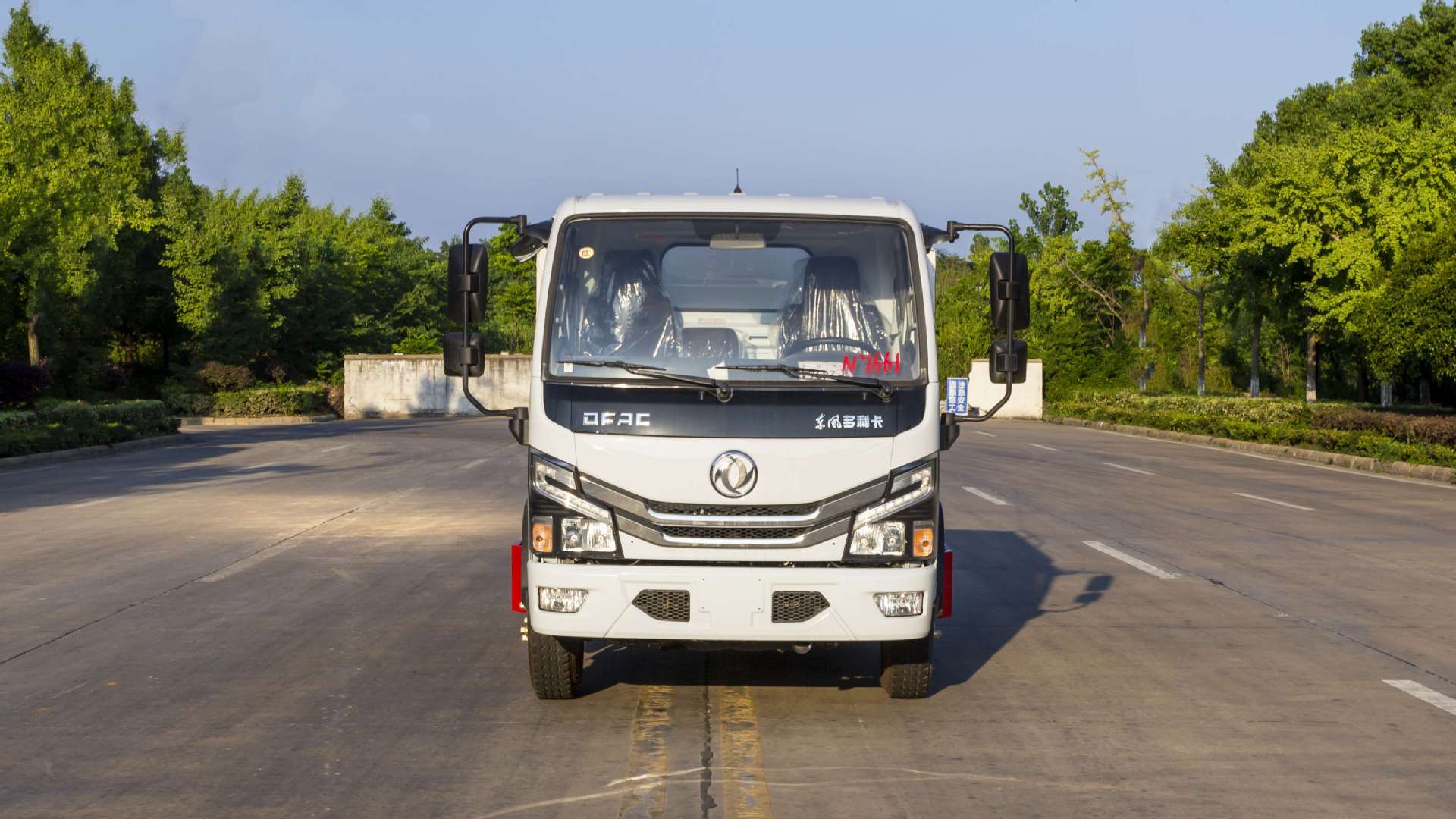 National Vi Dongfeng 7 Square Blue Brand Sprinkler Truck Landscaping Town Sprinkler Highway Maintenance C License Can Be Driven to Payment