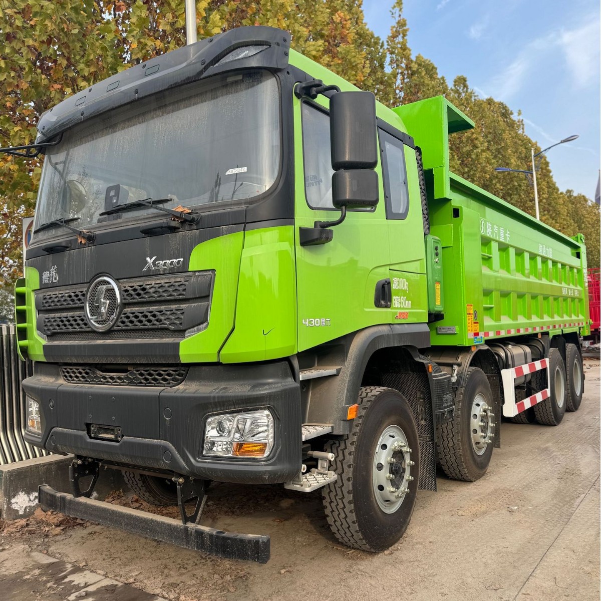 跨境二手德龙F300工程后翻自卸车 右驾驶舱渣土倾斜车 8*4翻斗车