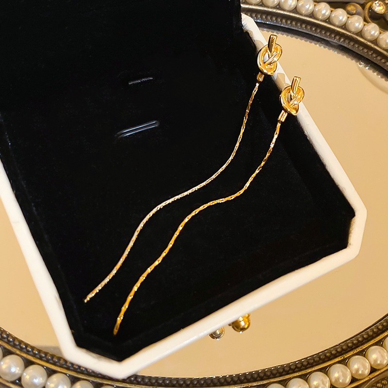 Pendientes de borla de flores transfronterizas de aguja de plata Pendientes de diseño de nicho europeo y americano Pendientes de temperamento de moda femenina Lujo ligero y de alta gama