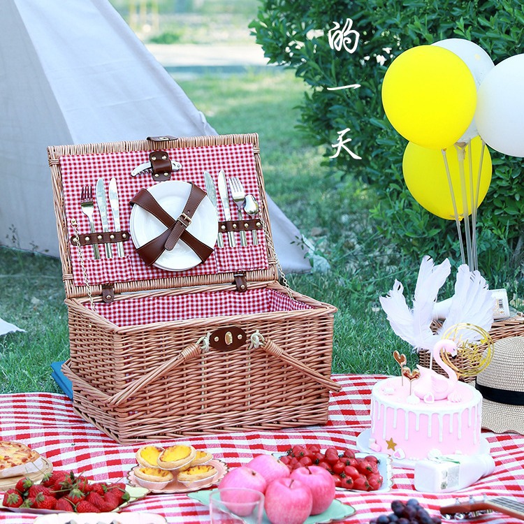 Fábrica de stock de cestas de regalo de sauce para excursiones con cubierta cubierta cubierta de cubierta cestas de mangá estilo japonés ins cestas de picnic de caña al aire libre